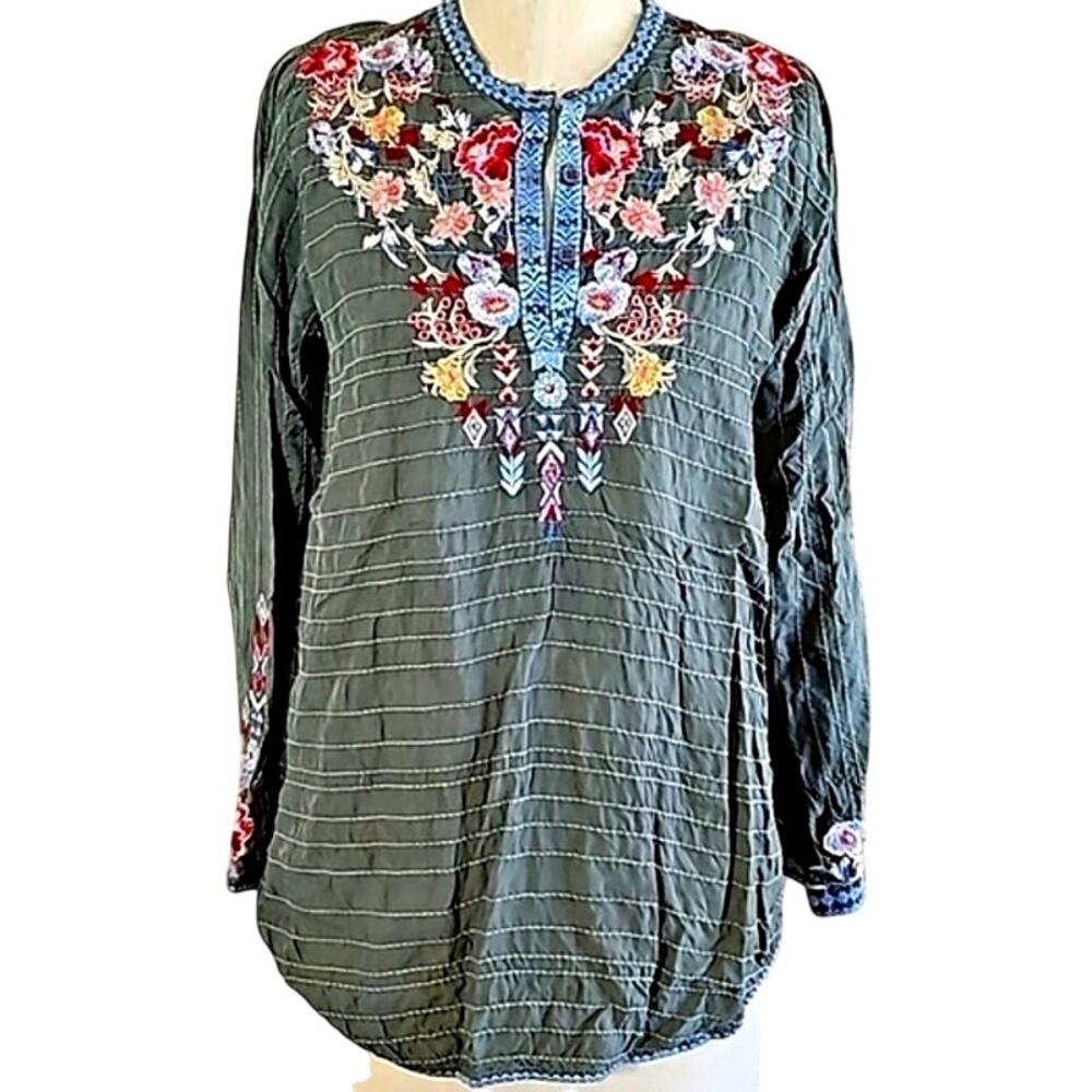 Johnny Was Green Floral Embroidered Pintuck Henley Blouse XS